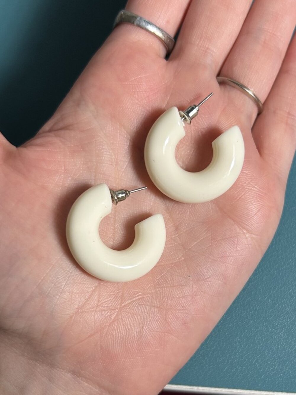 Cream White Chunky Lucite Hoop Earrings Glossy Acrylic Open Hoops